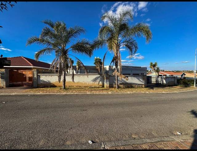 3 BEDROOM HOUSE FOR SALE IN MONDEOR